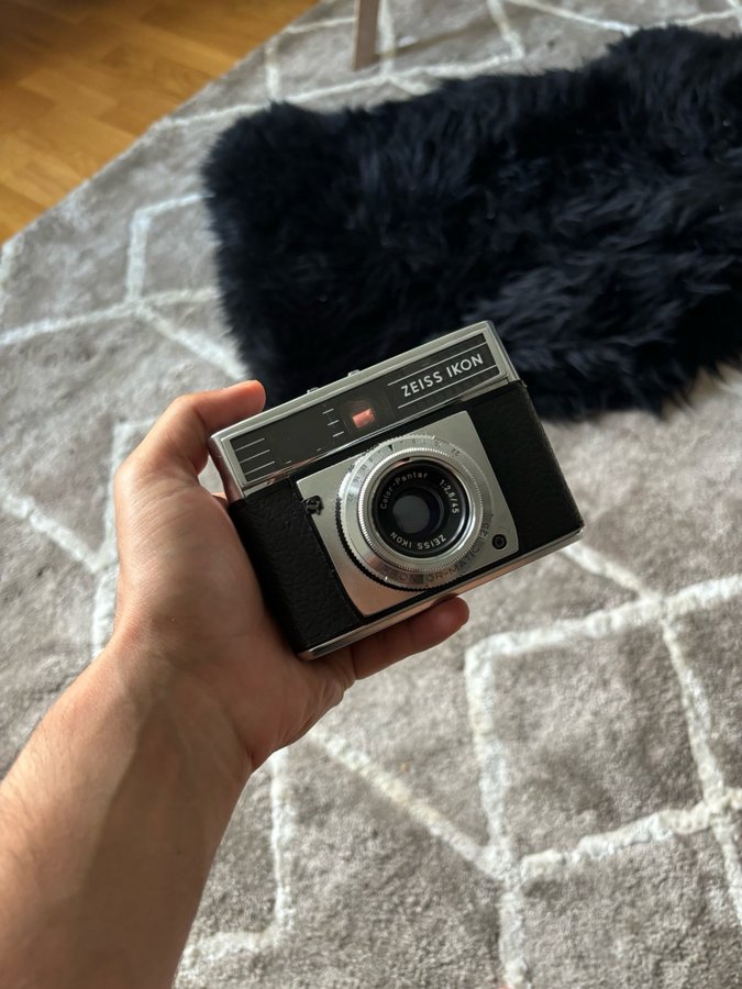 Zeiss Ikon Contessamat with leather case