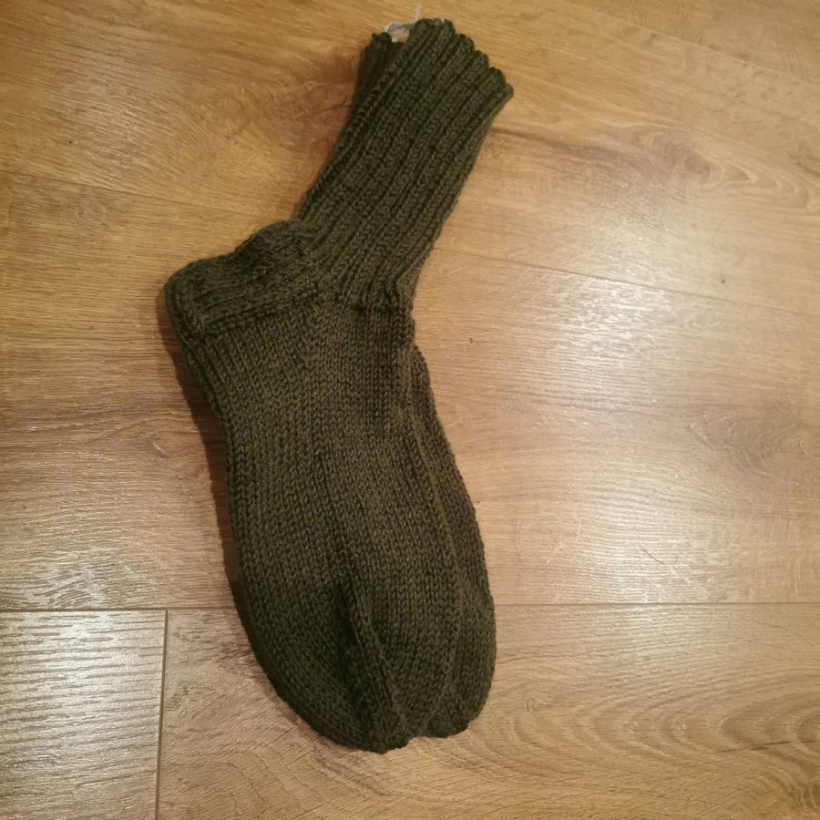 Handstickade raggsockor i storlek 40-41