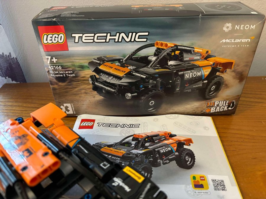 LEGO Technic 42166 - Neom McLaren Extreme E Team