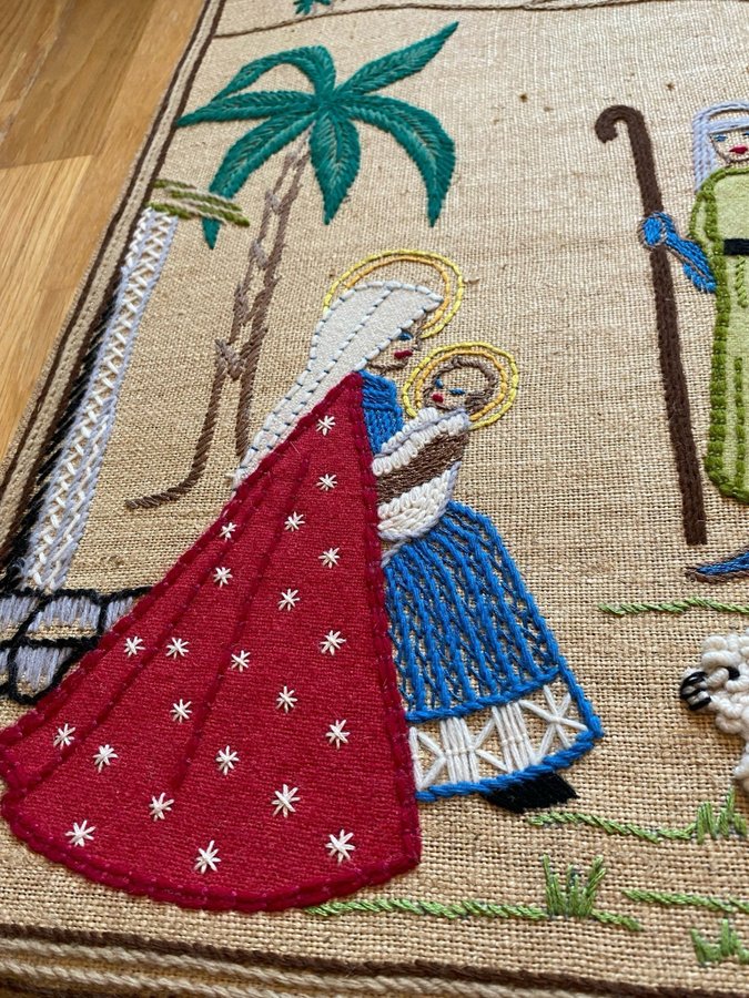 Vacker Broderad Tavla Jesus och Maria mm hantverk retro