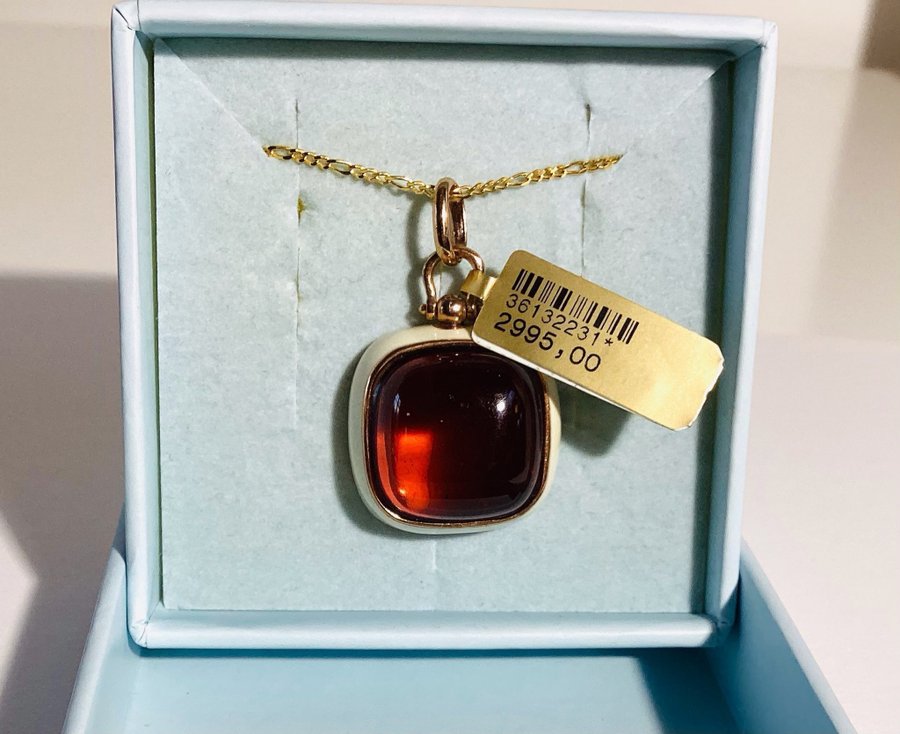 Exclusivt vedhæng forgyldt sterling sølv hvid emalje cognac rav. House of Amber.