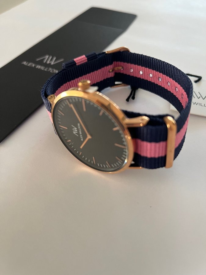 ALEX WILLTON WATCH Brighton 40 mm Rosé guld med Blå Rosa Nato Band