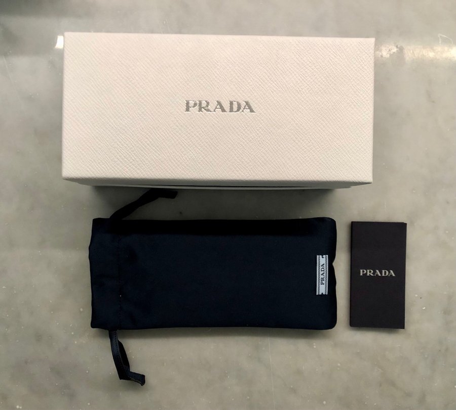 PRADA box för solglasögon med vadderat fodral