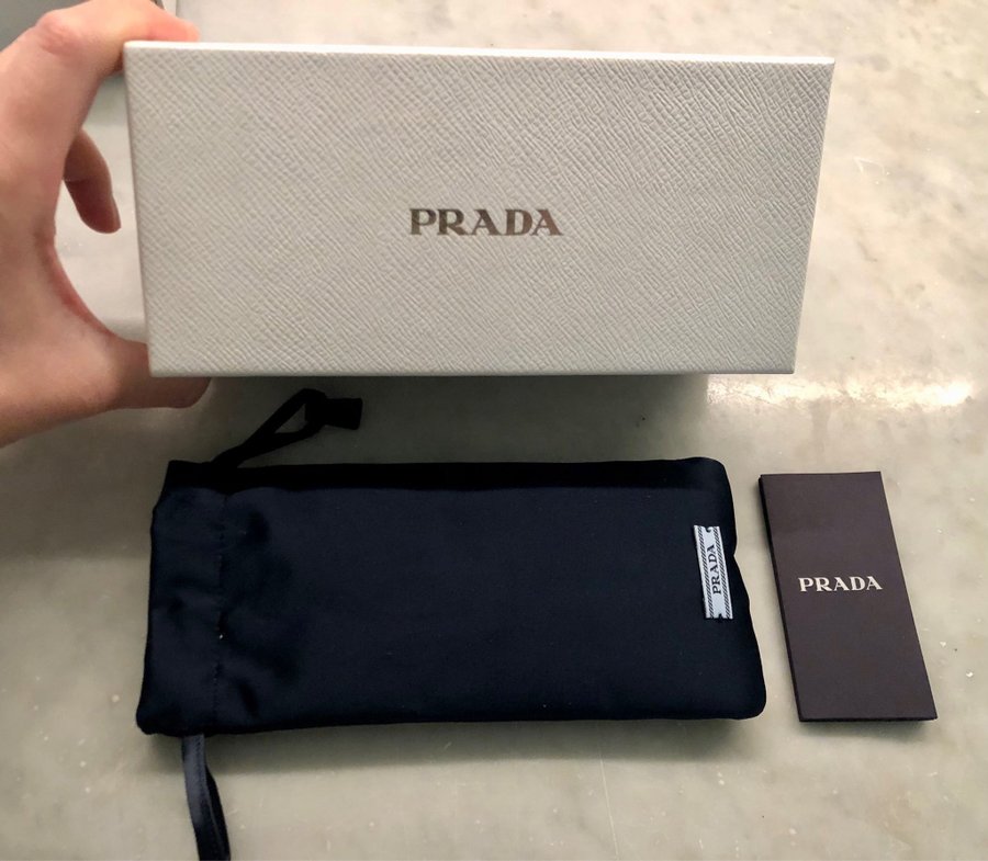 PRADA box för solglasögon med vadderat fodral