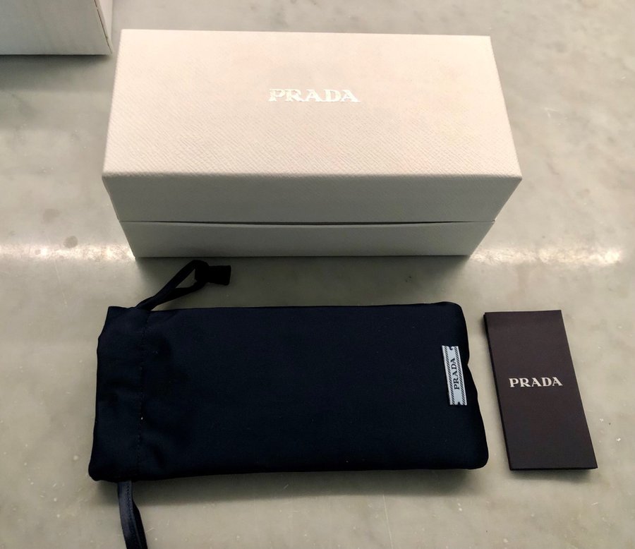 PRADA box för solglasögon med vadderat fodral