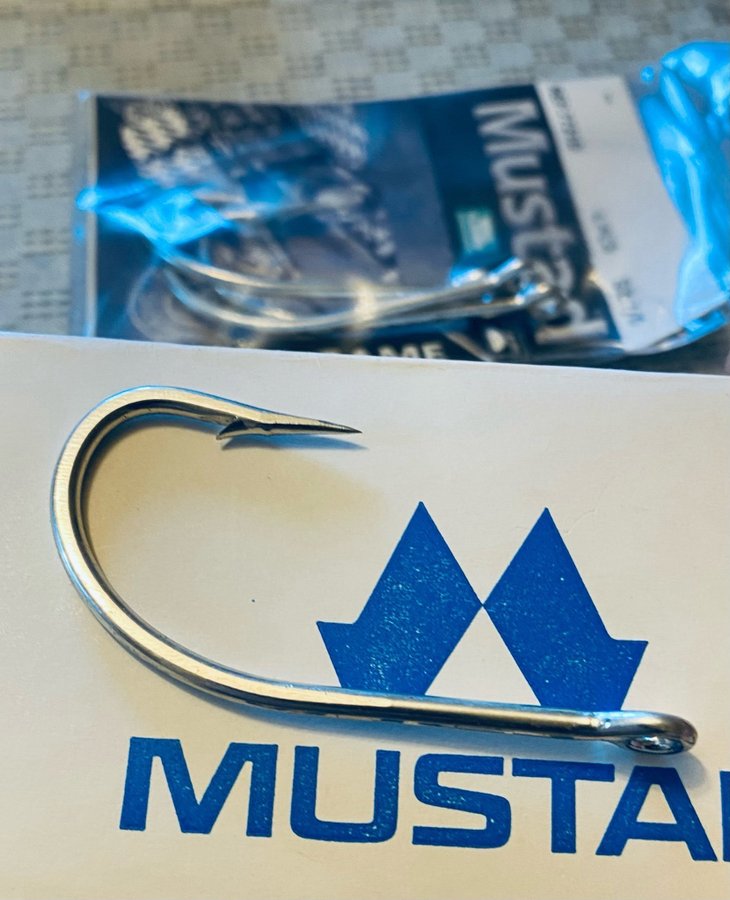 OBS MUSTAD 7/0. REF:7731D . 4 kvalitetskrokar i sin förpackning !