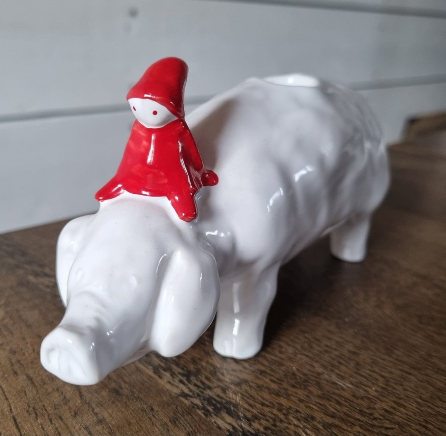 Högans Keramik, stor gris med liten tomte!