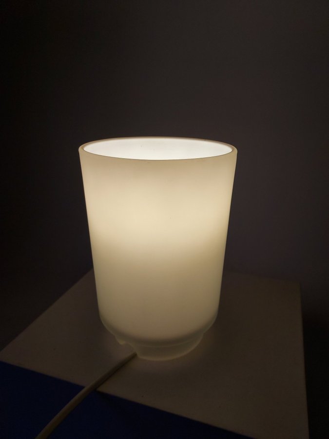 Bordslampa IKEA Isbrytare B2049. Vitt glas.