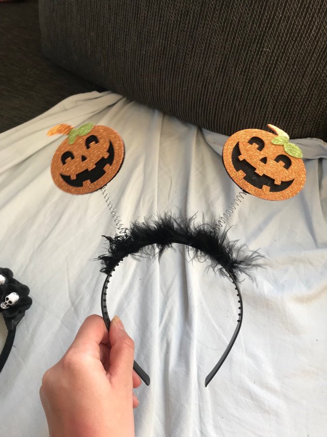 2 x Diadem i Halloween motiv (pumpa och dödskallar)