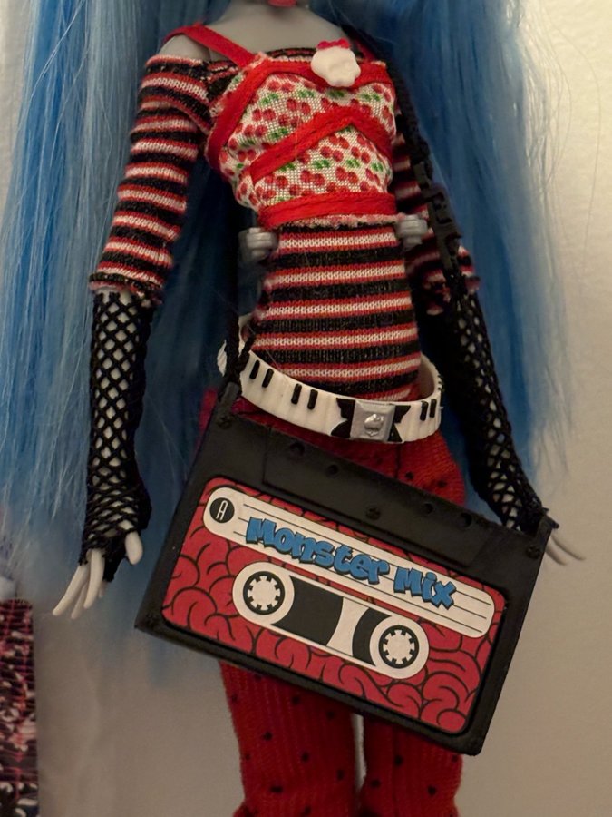 Monster High docka - Ghoulia Yelps