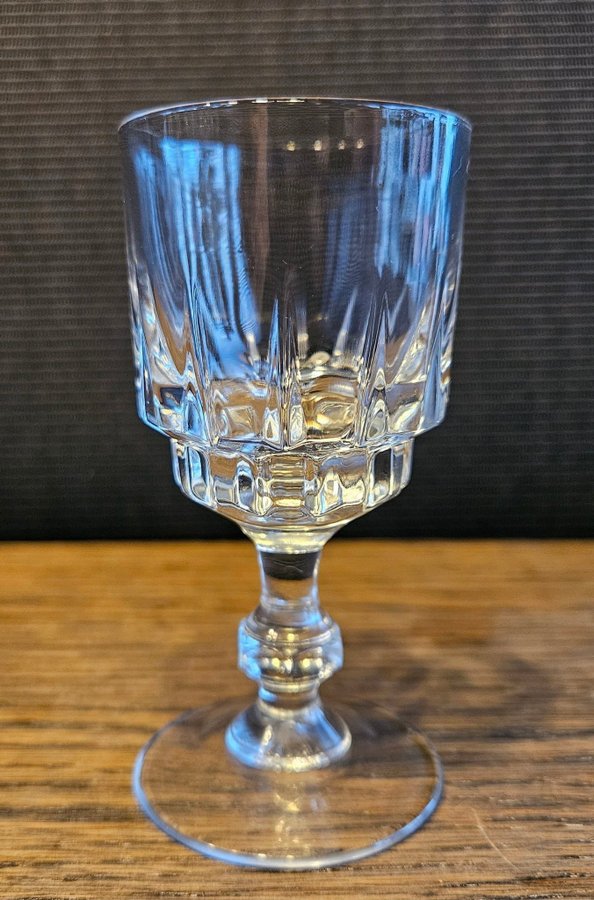 9 st. Jätterfina snappsglas. Oanvända