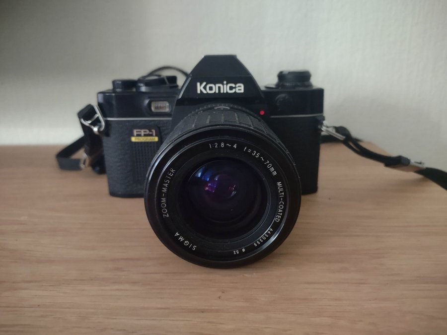 Mycket fint och bra , gammal original Japanska FP-1 Konica systemkamera.