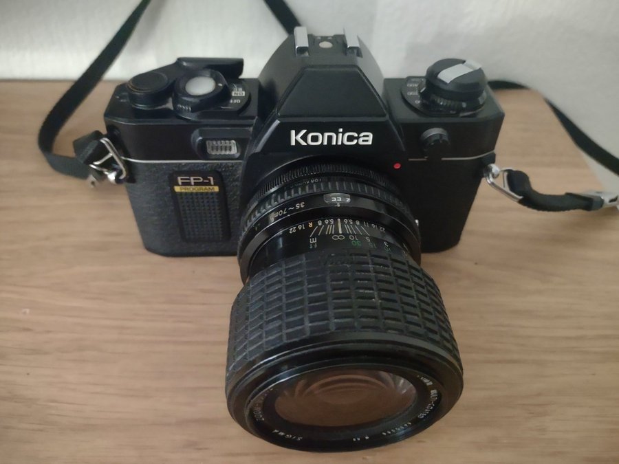 Mycket fint och bra , gammal original Japanska FP-1 Konica systemkamera.