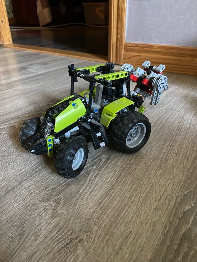 Lego Technic traktor