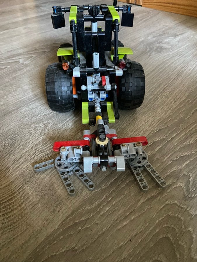 Lego Technic traktor