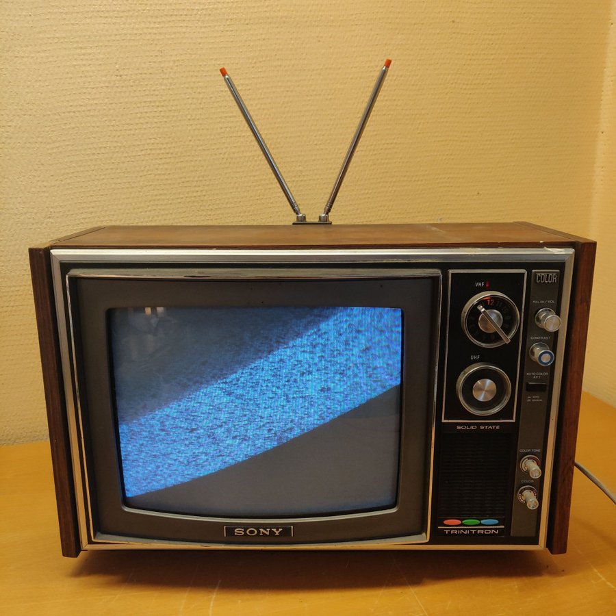 Sony KV-1300E Trinitron 12" färg-TV från 1972