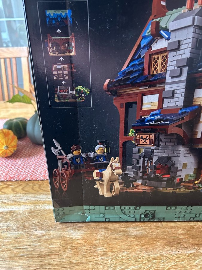 Lego ideal 21325 medieval Blacksmith oöppnad