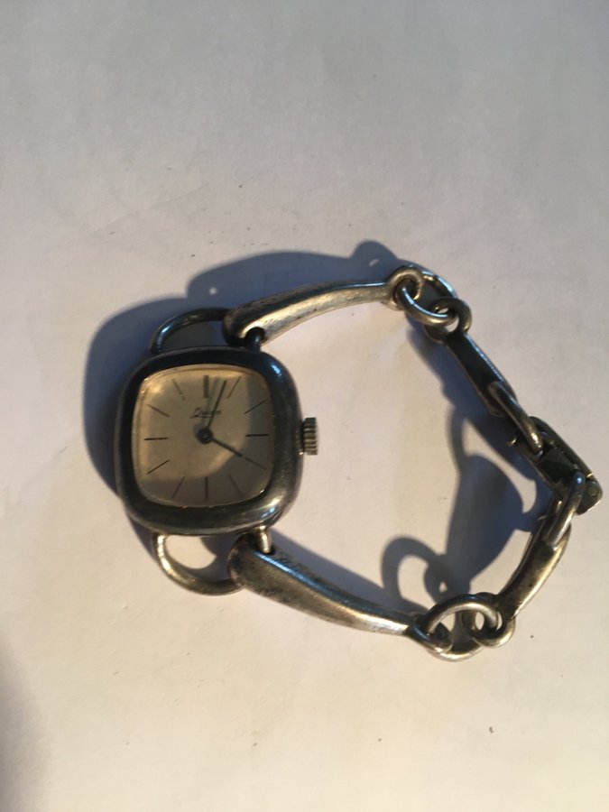 Ladies wristwatch