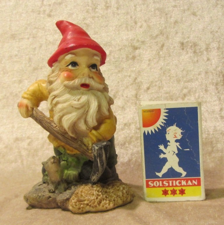 V5128 Tomte med hacka