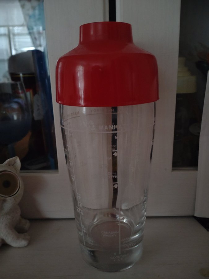 Häftig Tjockt Glas Cocktail Shaker med mått o Drink Recept på. Med Röd Sil Lock