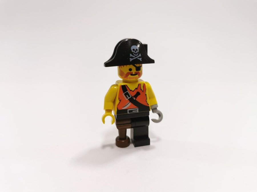 Lego - minifigur - pirat - pirates - sjörövare - kapten - pi022