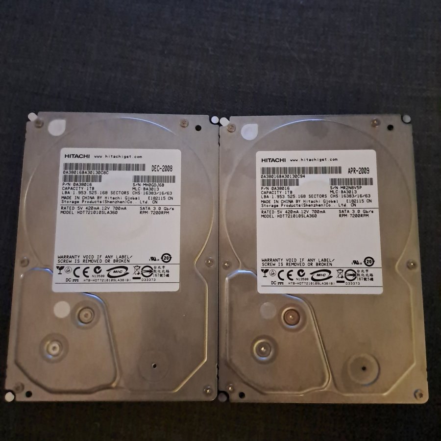 Hitachi HDD 2x1TB DEFEKTA