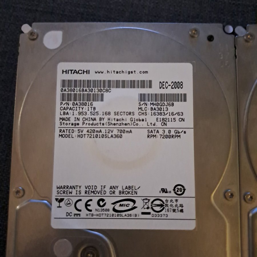 Hitachi HDD 2x1TB DEFEKTA