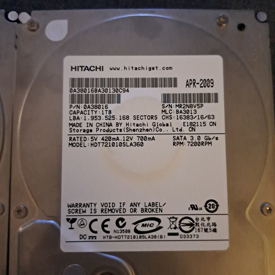 Hitachi HDD 2x1TB DEFEKTA