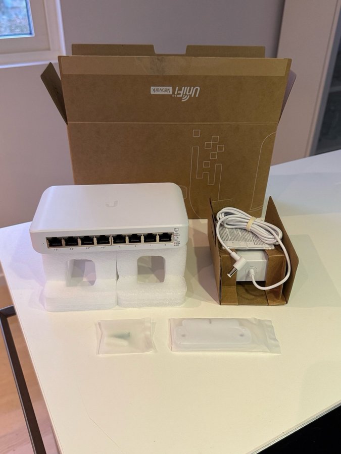 Ubiquiti UniFi 8-Port PoE Lite Switch (Nr 2)