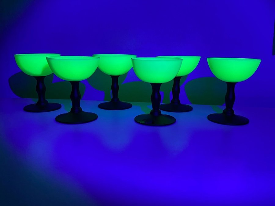 Engshyttan likörglas - uranglas uran uranium glass - antik vintage art deco