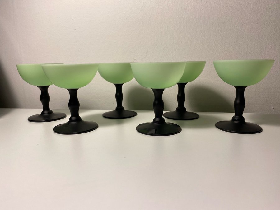 Engshyttan likörglas - uranglas uran uranium glass - antik vintage art deco