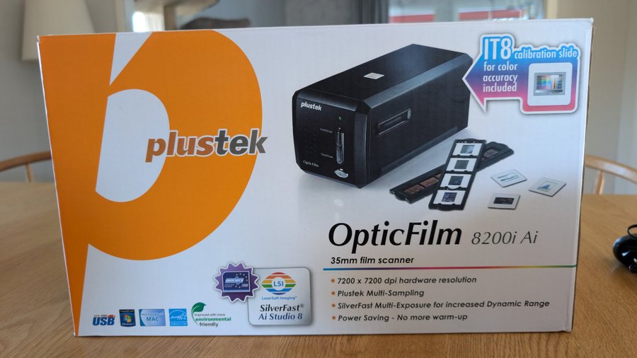 Plustek OpticFilm 8200i Ai 35 mm dia/negativ filmskanner