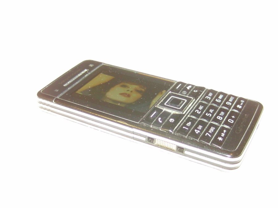 SONY/ERICSSON C902 NÄRMAST I NYSKICK! Helt enligt text  bilder!