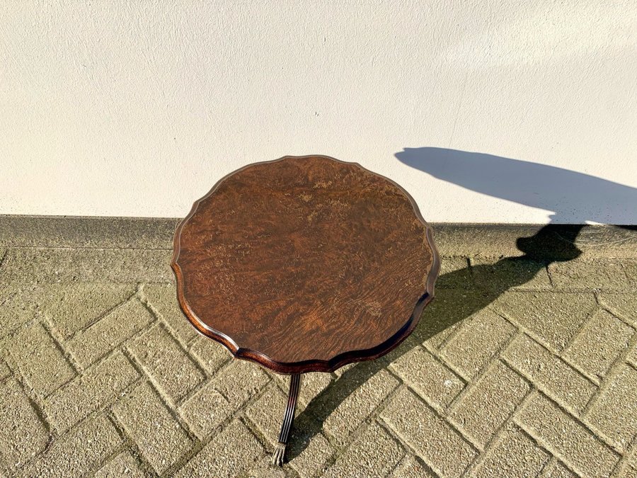 Klassieke ronde wijntafel