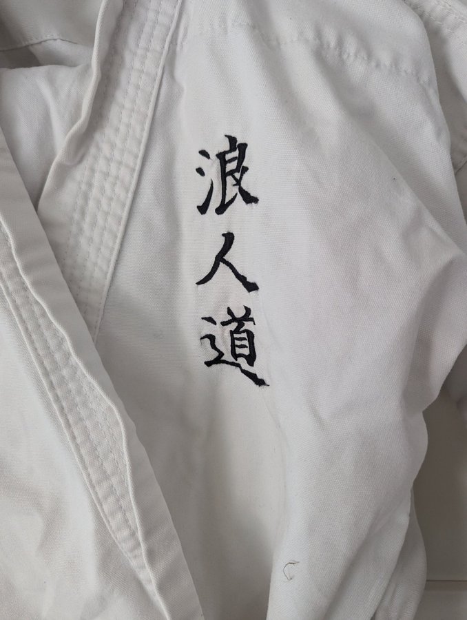 Gi - karate kampsport dräkt stl 140