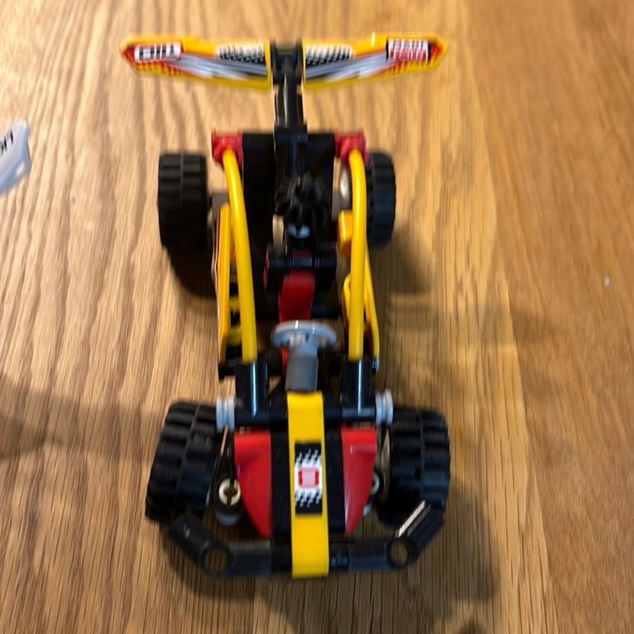 LEGO Technic 2-i-1 set - Monstertruck och Flygplan