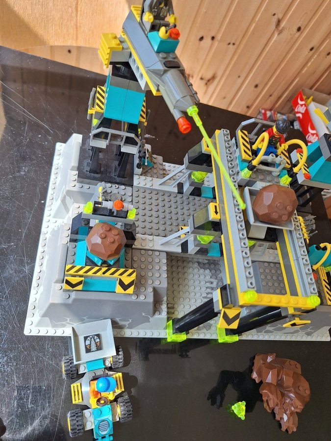 Lego system 4990THE ROCK RAIDERS HQ