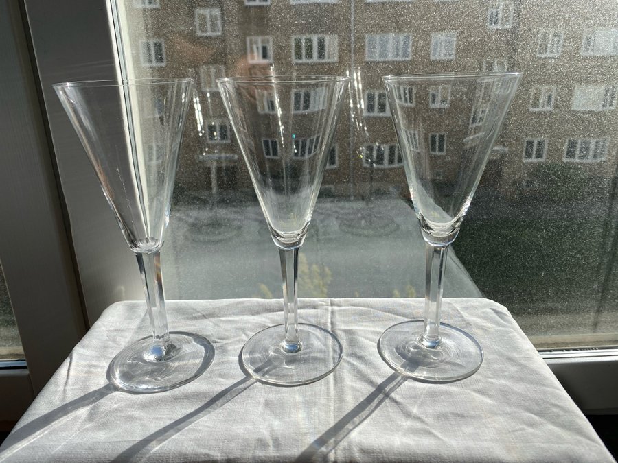 3 fina enkla Champagneglas med slipat ben - rymliga