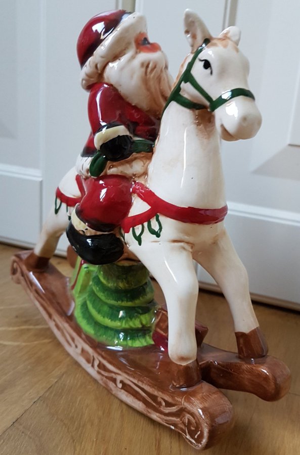 Jultomte på gunghäst