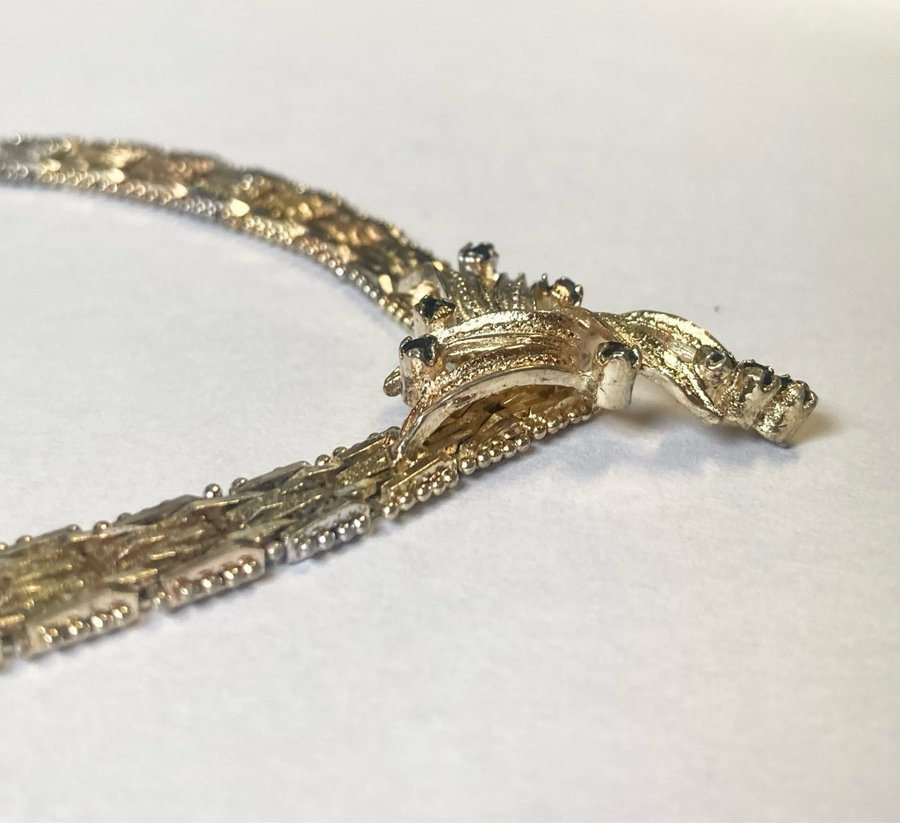 Trefärgat silvercollier med blå safirer