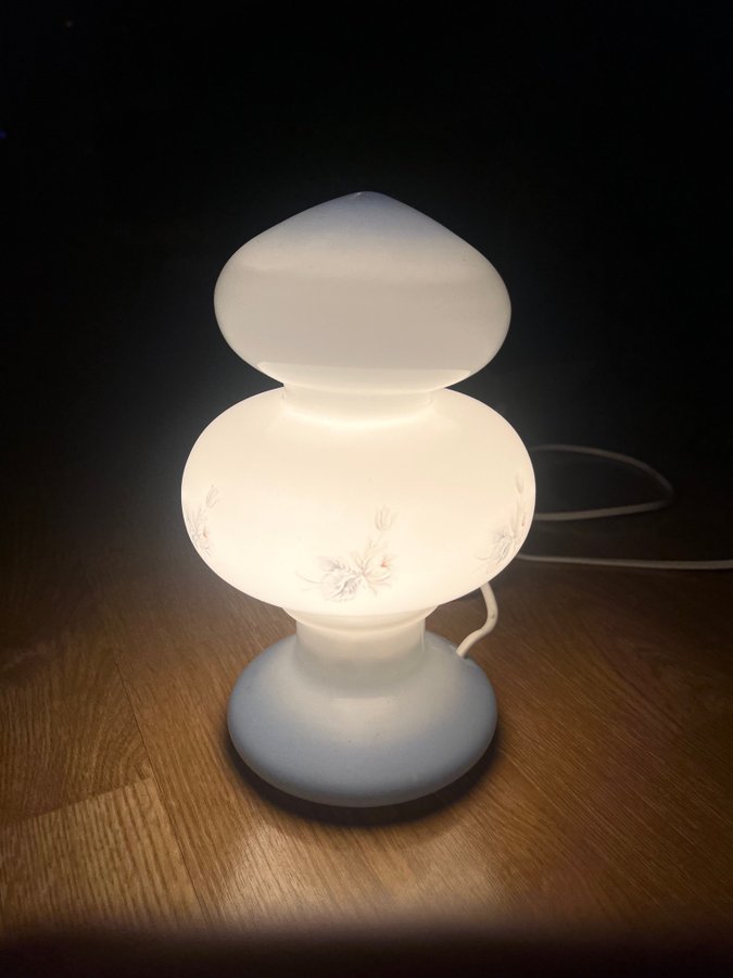 Otroligt vacker fönsterlampa/bordslampa i glas