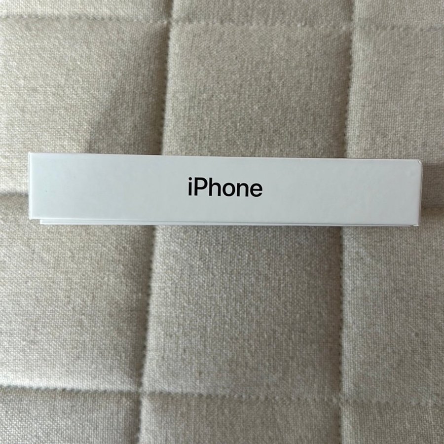 iPhone SE box