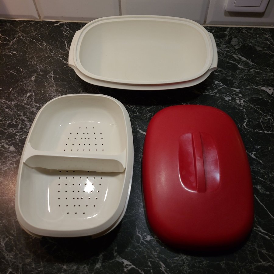 Tupperware multifat Serveringsfat med rött lock till jul