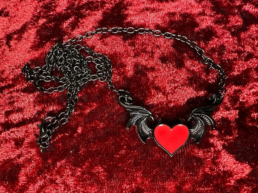 Svart halsband m klarrött Djävulshjärta Metal Rock Vampyr Goth Punk