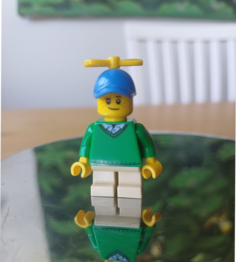 Lego Minifigur - Pojke med Grön Tröja och Blå Keps hol163a