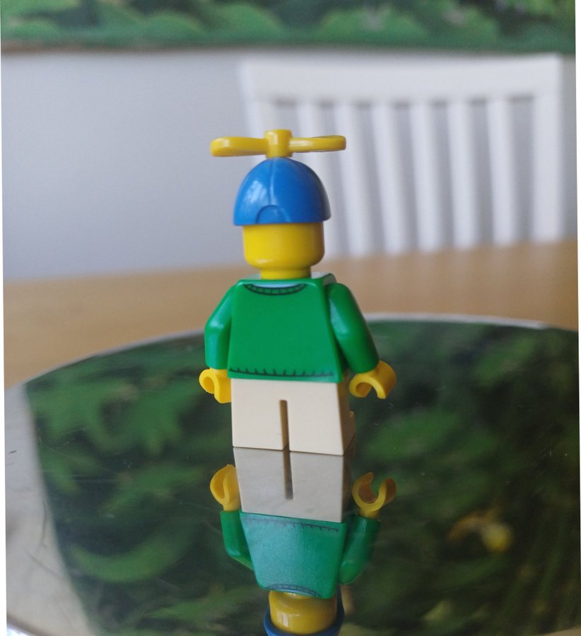 Lego Minifigur - Pojke med Grön Tröja och Blå Keps hol163a