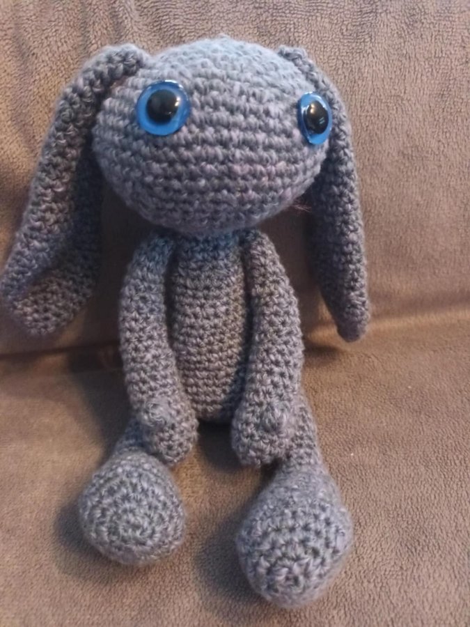 Handgjord amigurumi kanin