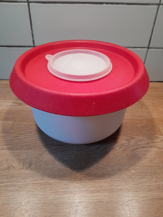 Vispkanna från TUPPERWARE vispskål kanna med lock bunke skål