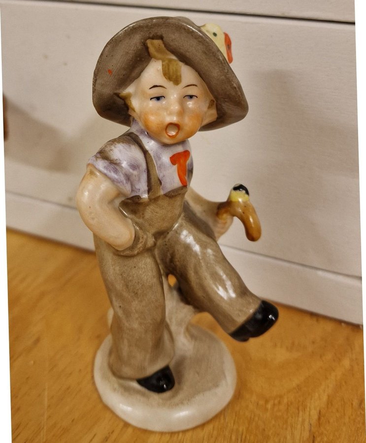 Fin porlinsfigur Hilla Pojk vintage figurin WA