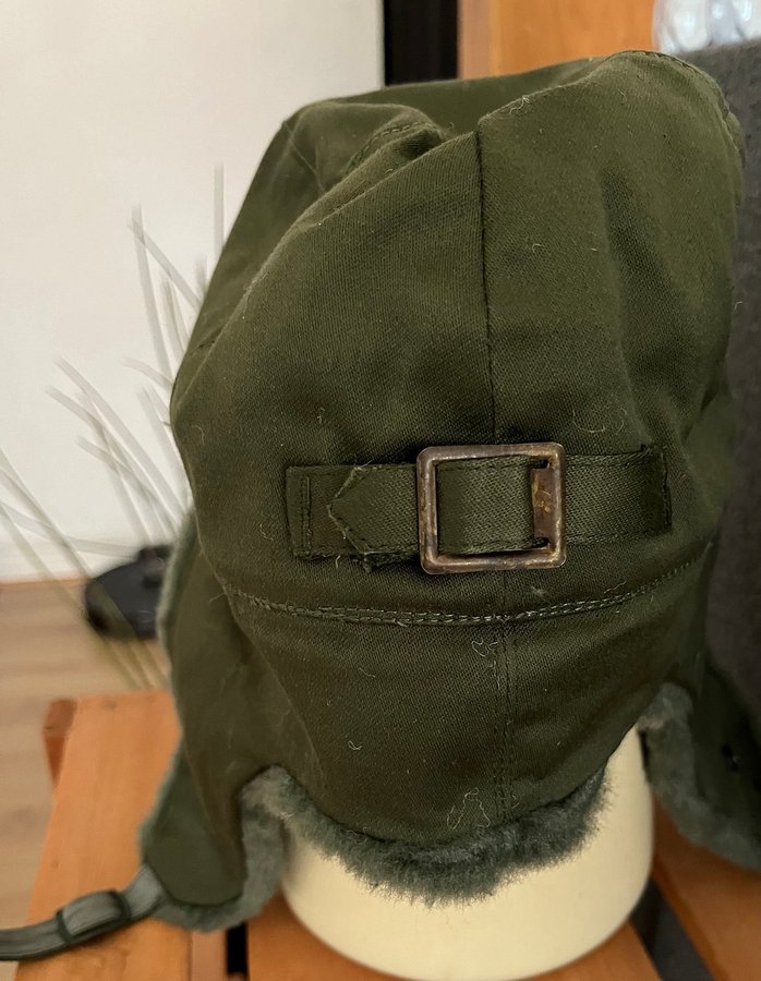 Försvarets äldre vintermössa - oanvänd i storlek 56 Swedish arms trapper hat